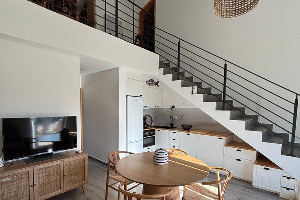 Loft · séjour double hauteur avec mezzanine