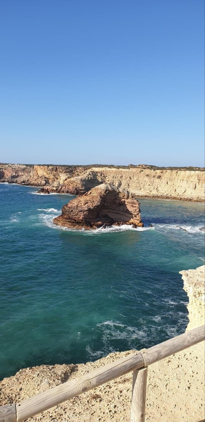 Randonneur sur la Rota Vicentina